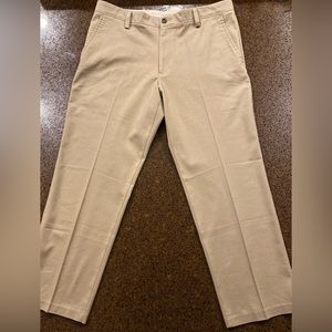 NWOT Dockers, Easy Stretch Khakis, Straight Fit, Khaki tan